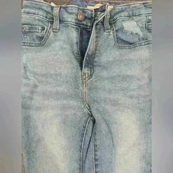 Women's Levi Strauss distressed‎ jeans - Picture 2 of 6